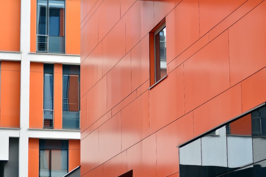 Flache Metallfassade